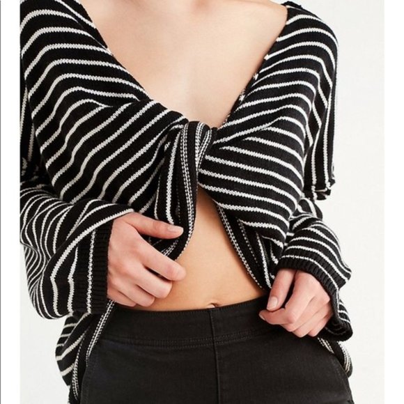 Urban Outfitters Sweaters - 🌿Urban Outfitters Skylar Twisted-Back Sweater